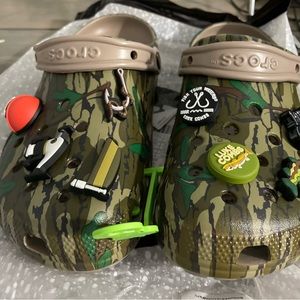 Luke Combs Crocs Bootleggers Size 9 M size 11 W new. Rare.